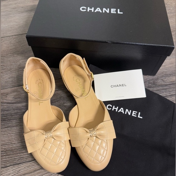 CHANEL Mary Jane Beige Leather Ballet Flats - 36C - Picture 1 of 9